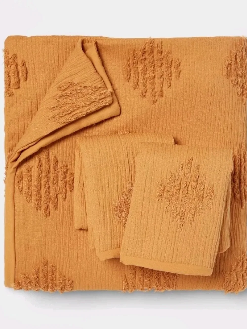 Threshold tufted comforter